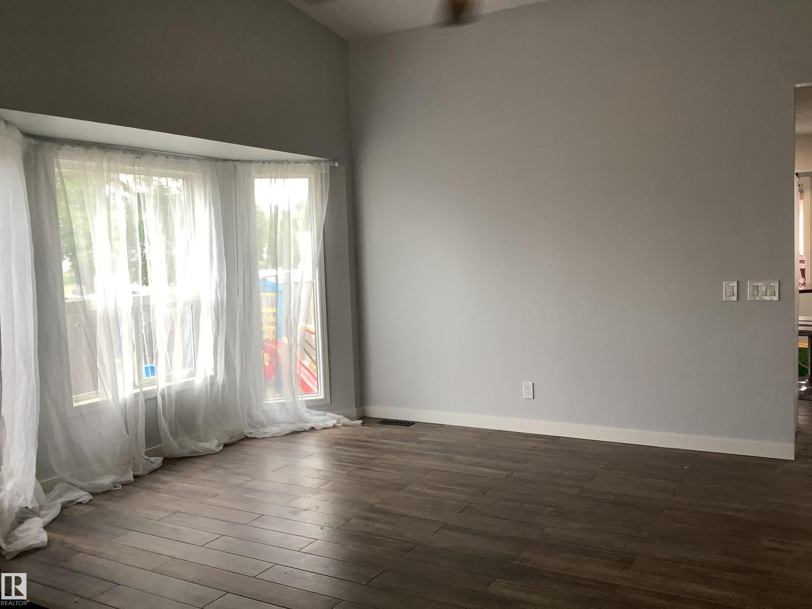 15704 61 St Nw, Edmonton, Alberta  T5P 2P5 - Photo 3 - E4460136
