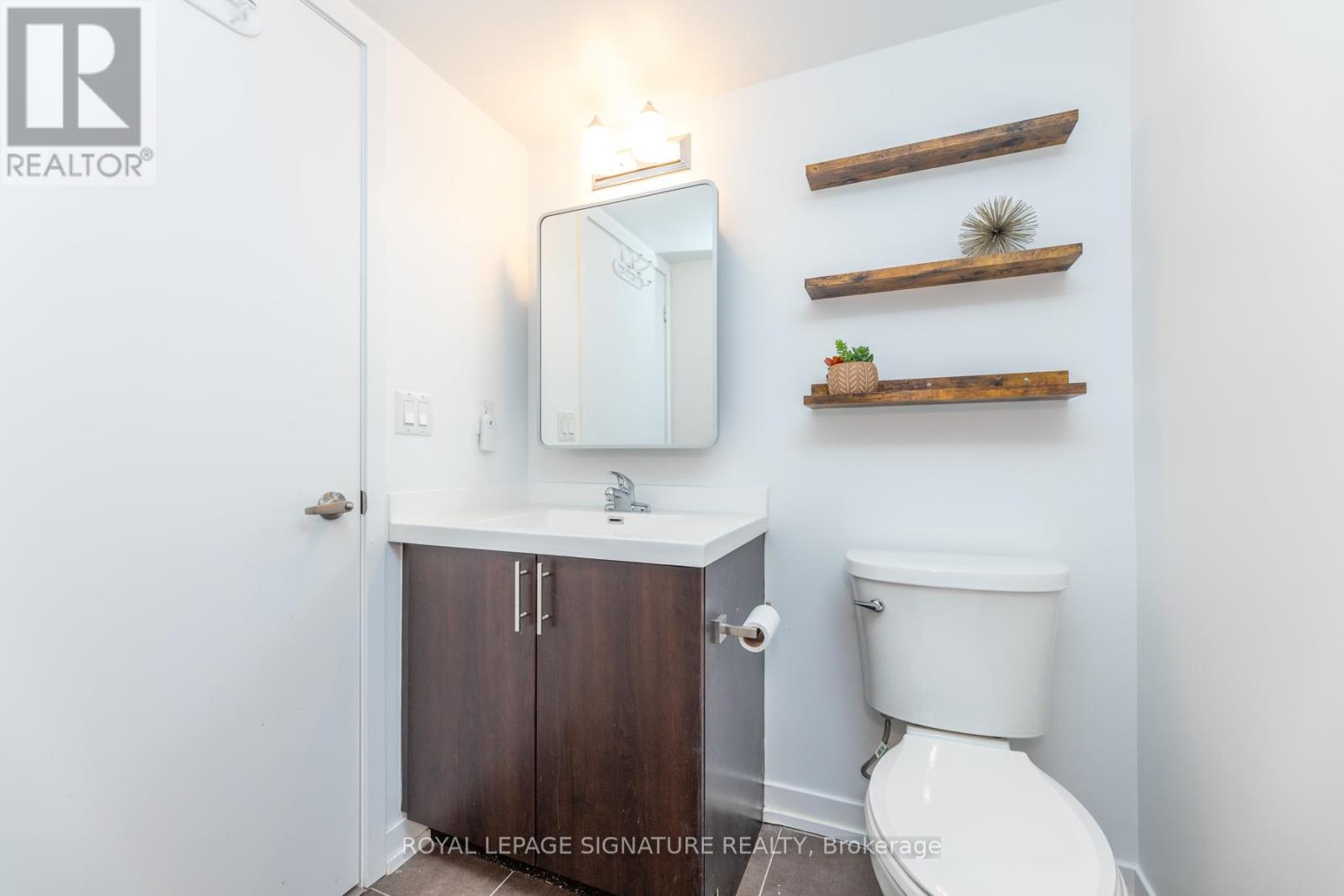 2201 - 1410 Dupont Street, Toronto, Ontario  M6H 0B6 - Photo 8 - W12435128