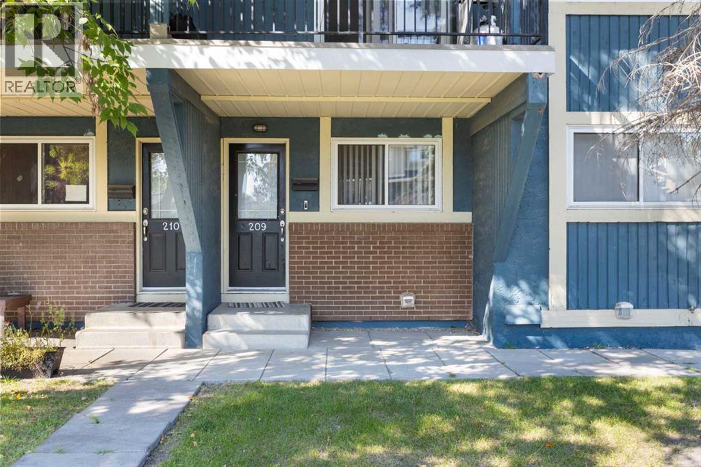 209, 2200 Woodview Drive Sw, Calgary, Alberta  T2W 3N6 - Photo 2 - A2251827