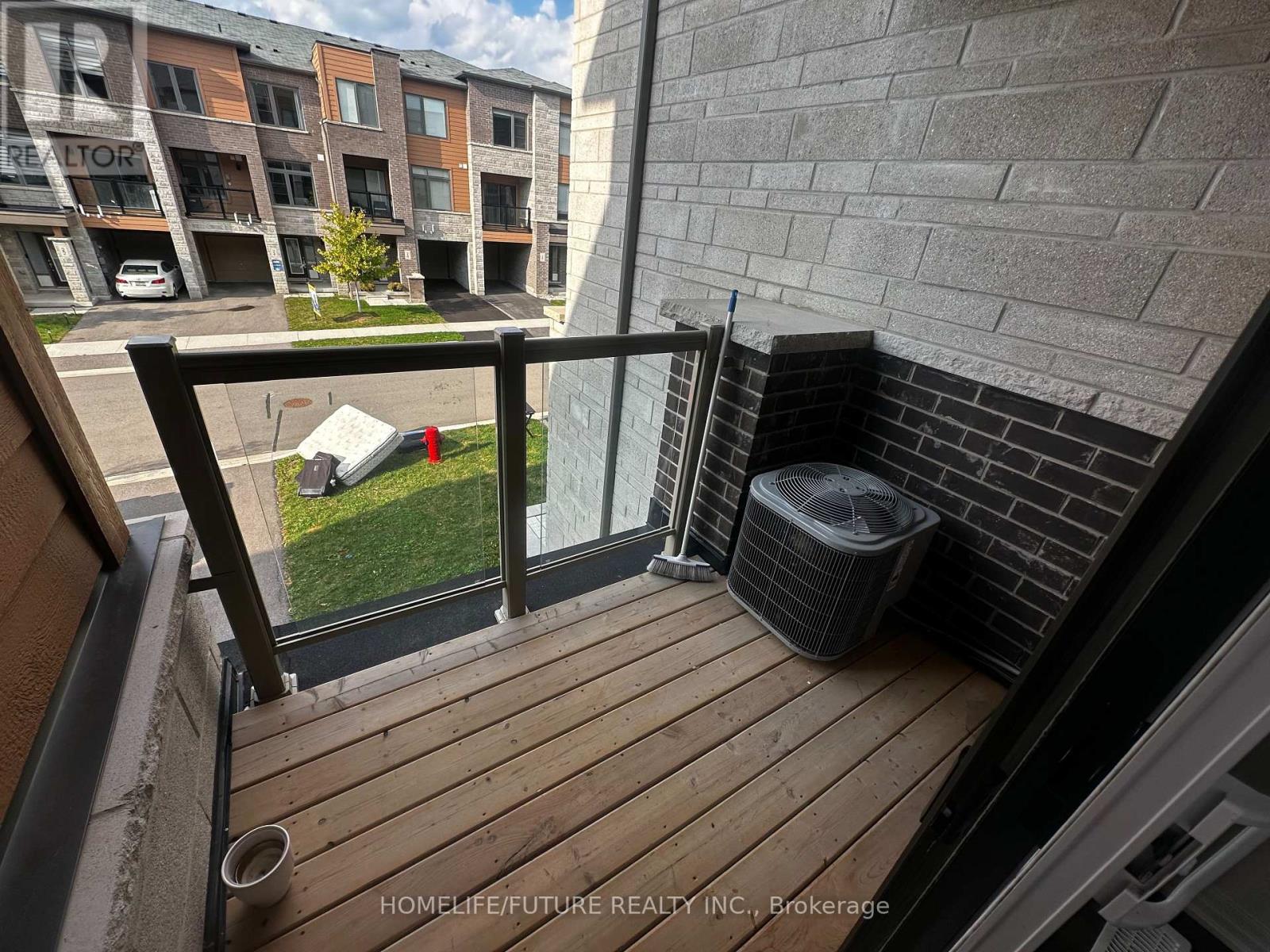 25 Delano Way, Newmarket, Ontario  L3X 0L4 - Photo 6 - N12435710