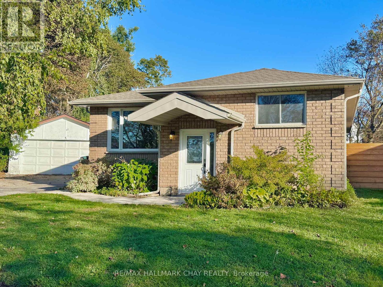 29 Oakley Park Square, Barrie, Ontario  L4M 2K2 - Photo 1 - S12435703