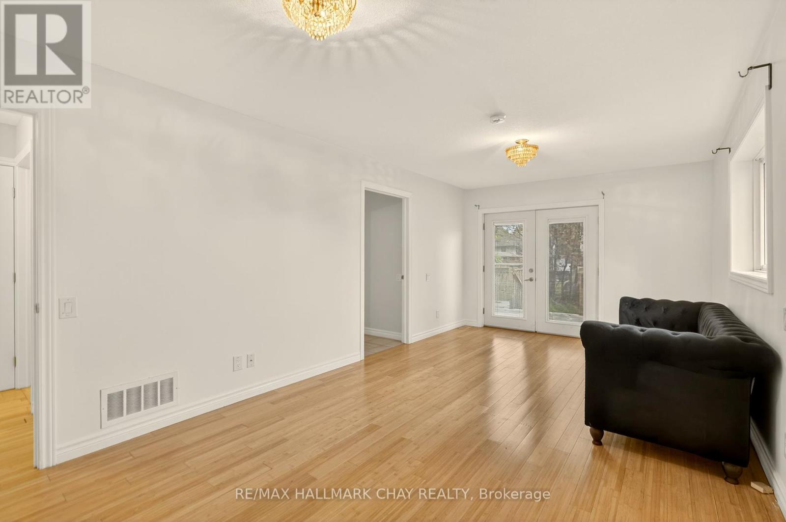 29 Oakley Park Square, Barrie, Ontario  L4M 2K2 - Photo 23 - S12435703