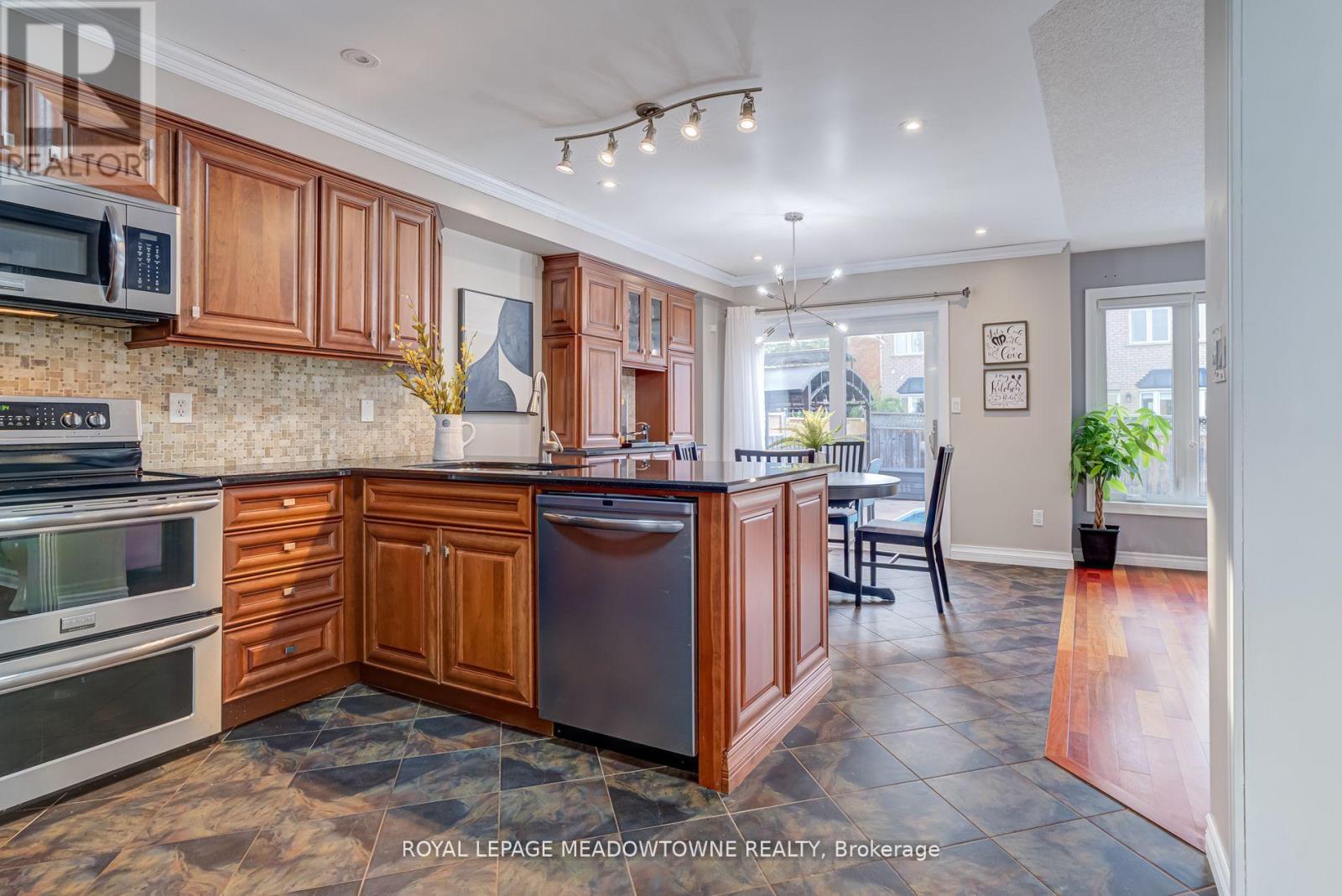 3339 Cactus Gate, Mississauga, Ontario  L5N 8A5 - Photo 10 - W12435684