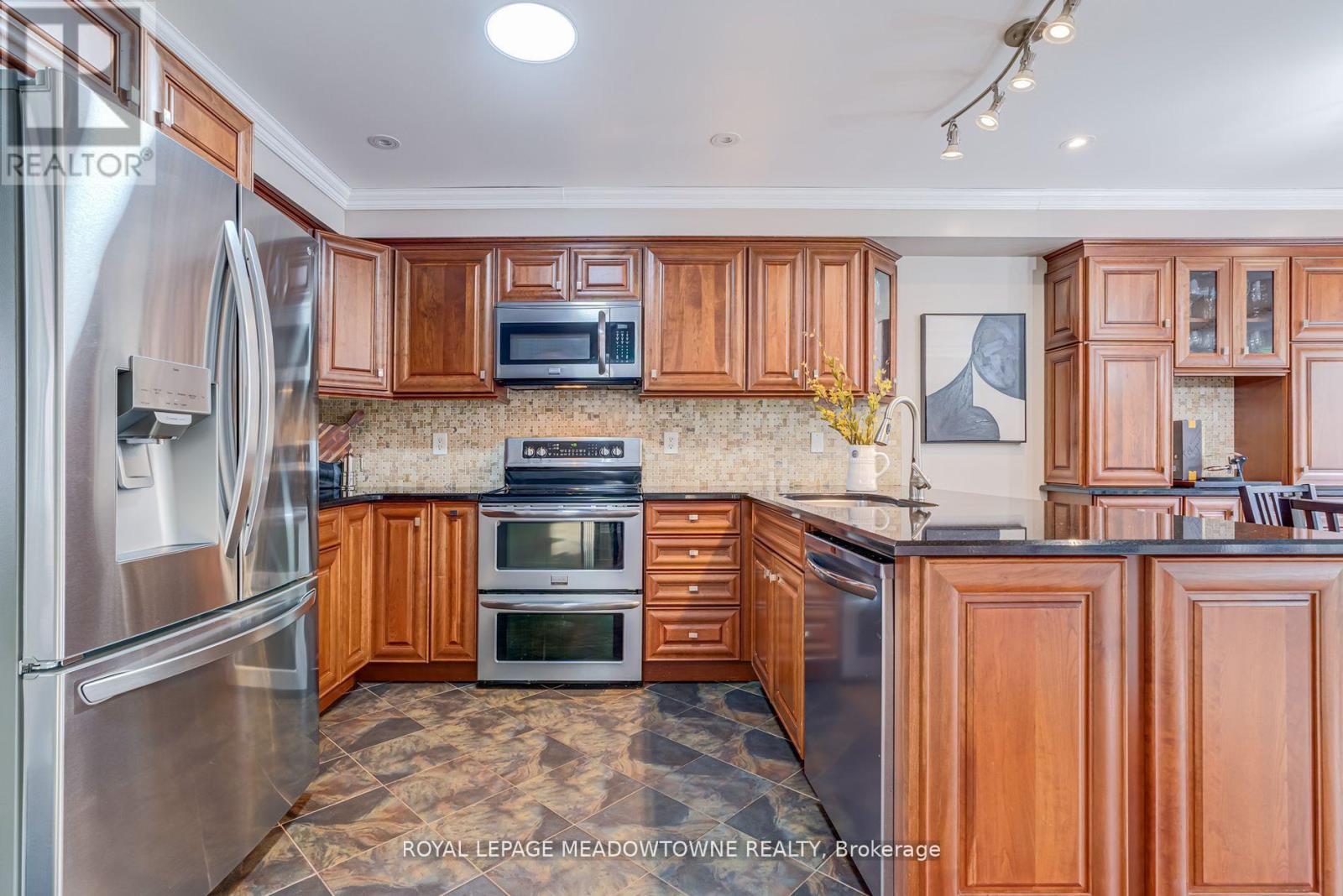 3339 Cactus Gate, Mississauga, Ontario  L5N 8A5 - Photo 11 - W12435684