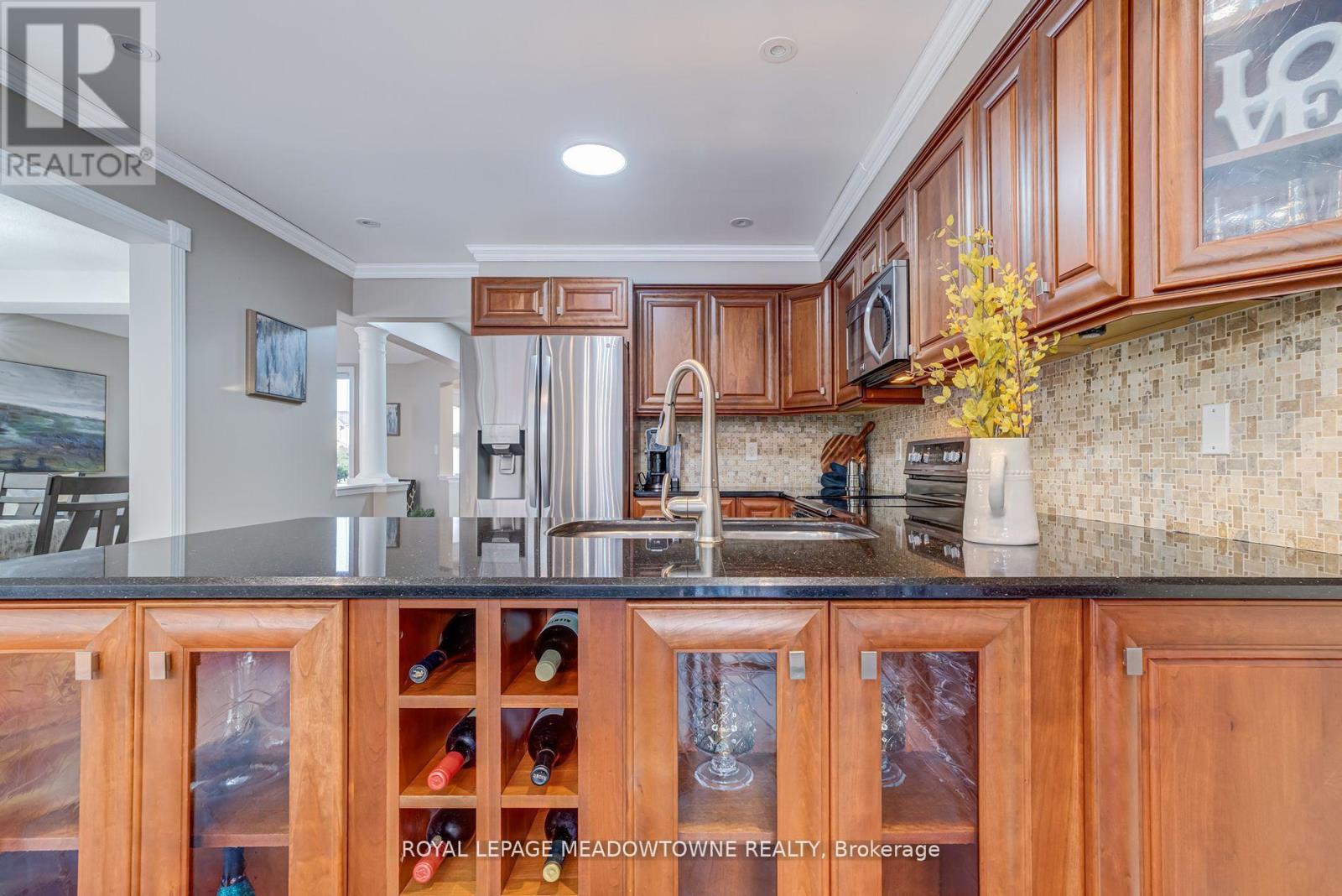 3339 Cactus Gate, Mississauga, Ontario  L5N 8A5 - Photo 13 - W12435684