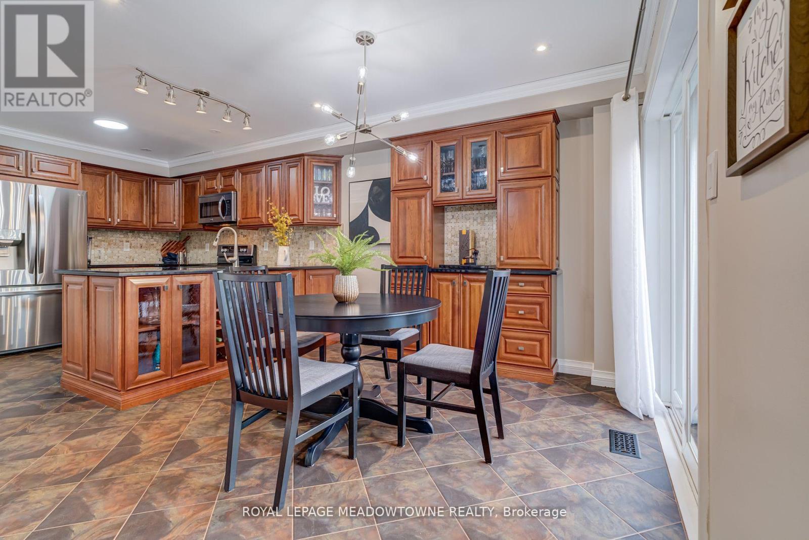3339 Cactus Gate, Mississauga, Ontario  L5N 8A5 - Photo 16 - W12435684