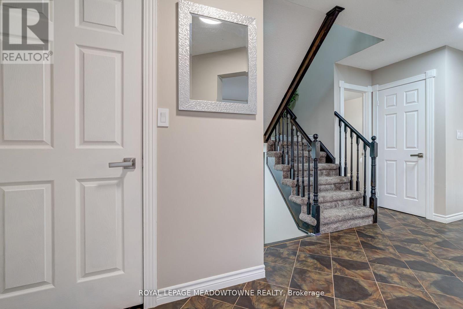 3339 Cactus Gate, Mississauga, Ontario  L5N 8A5 - Photo 4 - W12435684