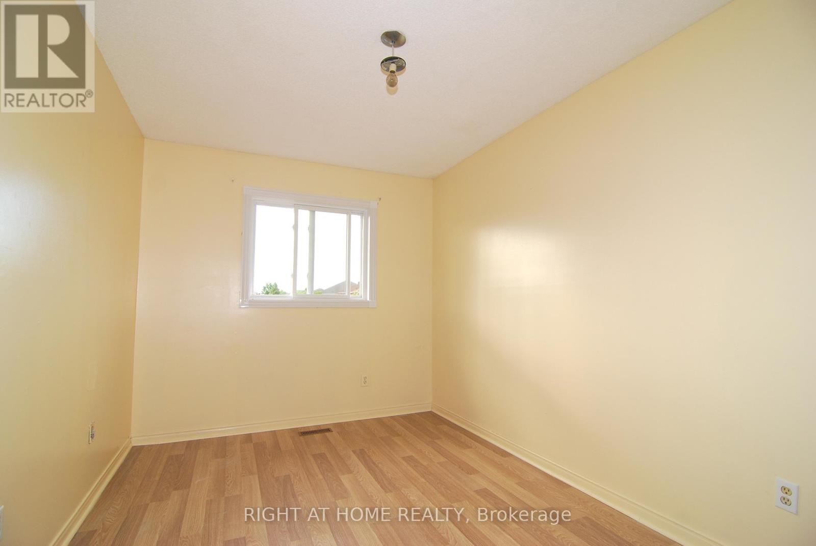 158 Toba Crescent, Brampton, Ontario  L6Z 4R9 - Photo 13 - W12435707