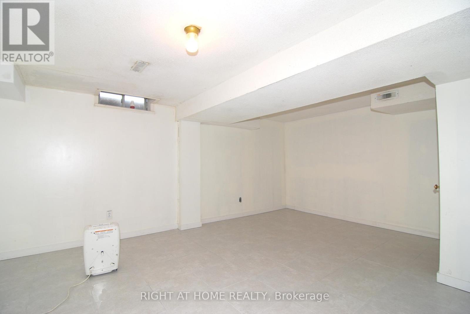 158 Toba Crescent, Brampton, Ontario  L6Z 4R9 - Photo 17 - W12435707