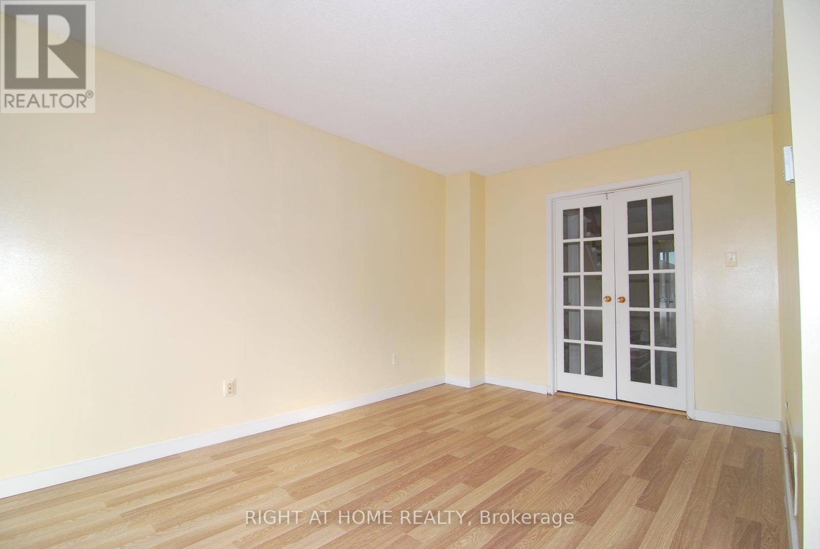 158 Toba Crescent, Brampton, Ontario  L6Z 4R9 - Photo 4 - W12435707