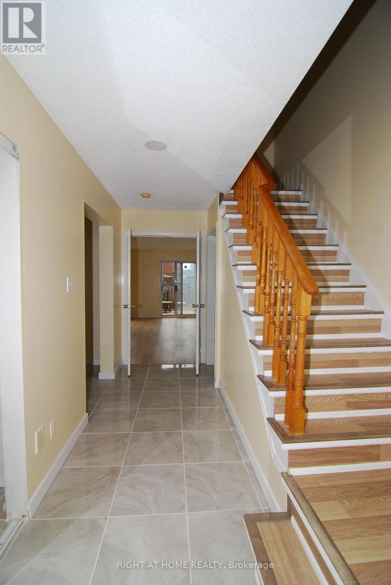 158 Toba Crescent, Brampton, Ontario  L6Z 4R9 - Photo 8 - W12435707