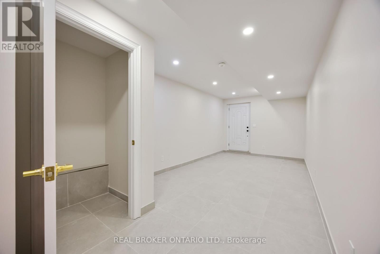 806 Gladstone Avenue, Toronto (Dovercourt-Wallace Emerson-Junction), Ontario  M6H 3J6 - Photo 32 - W12435713