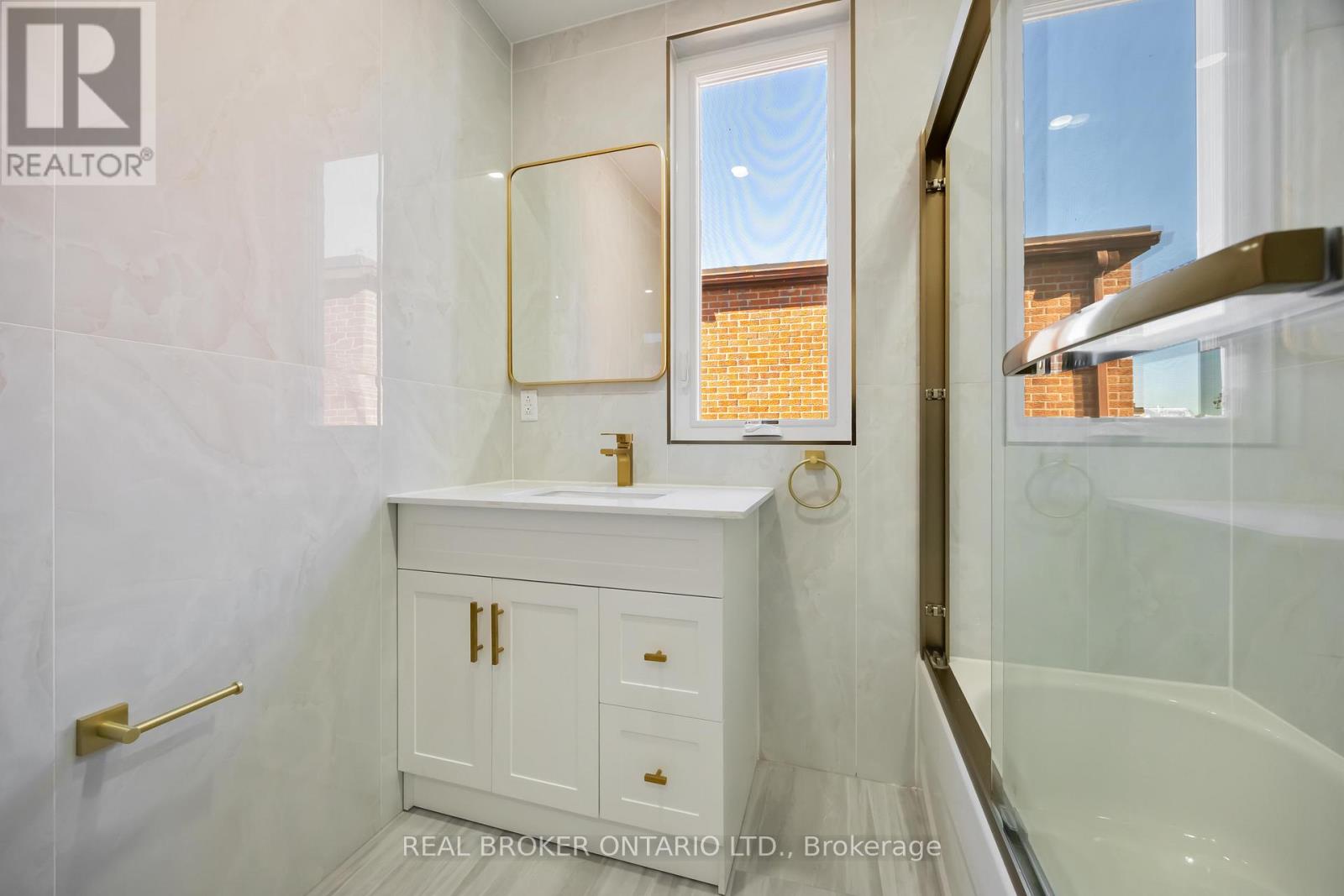 806 Gladstone Avenue, Toronto (Dovercourt-Wallace Emerson-Junction), Ontario  M6H 3J6 - Photo 40 - W12435713