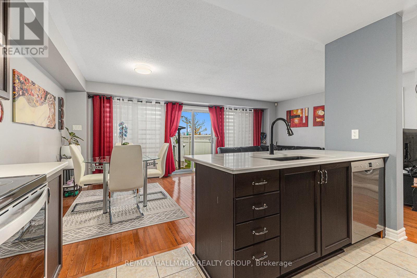 4220 Kelly Farm Drive, Ottawa, Ontario  K1T 0A5 - Photo 10 - X12435738