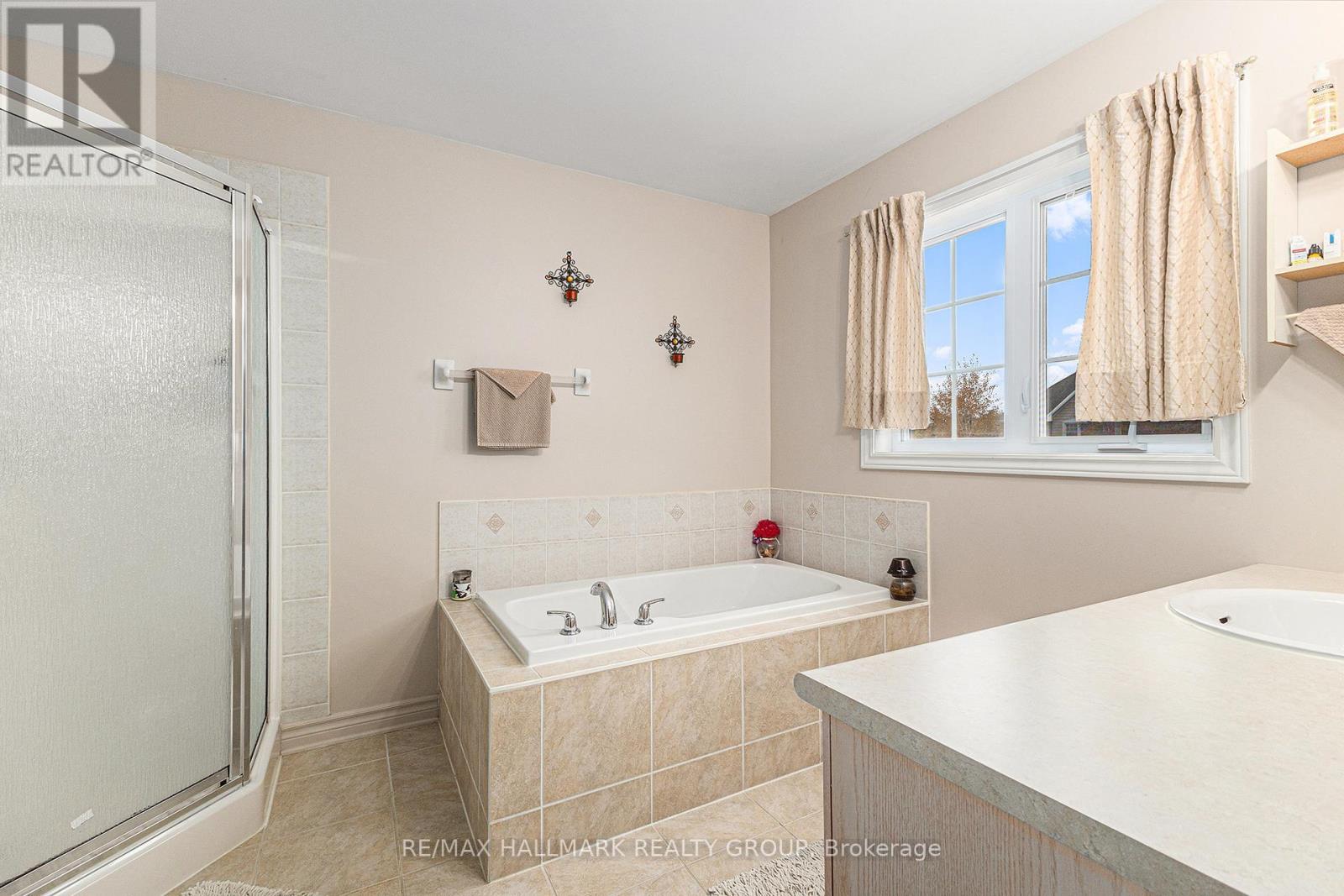 4220 Kelly Farm Drive, Ottawa, Ontario  K1T 0A5 - Photo 14 - X12435738