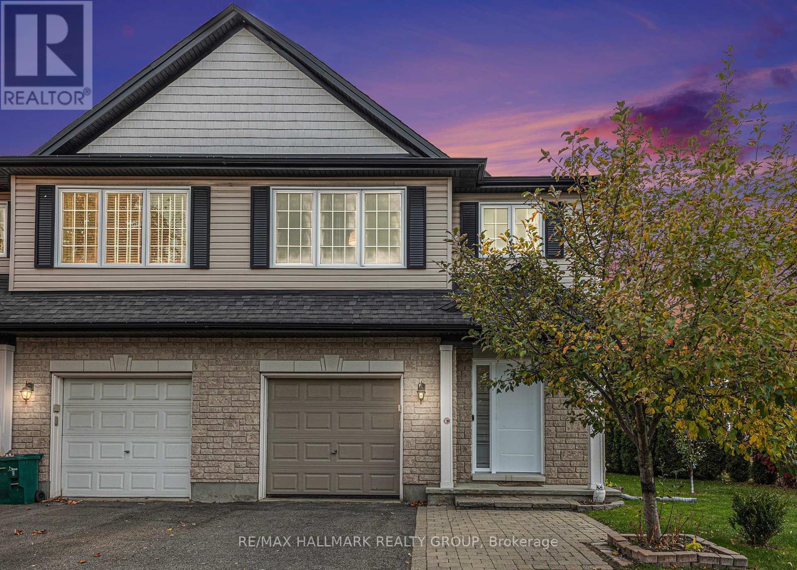 4220 Kelly Farm Drive, Ottawa, Ontario  K1T 0A5 - Photo 2 - X12435738