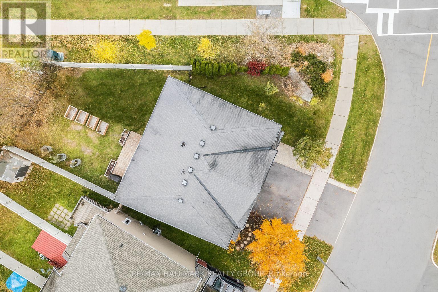 4220 Kelly Farm Drive, Ottawa, Ontario  K1T 0A5 - Photo 4 - X12435738