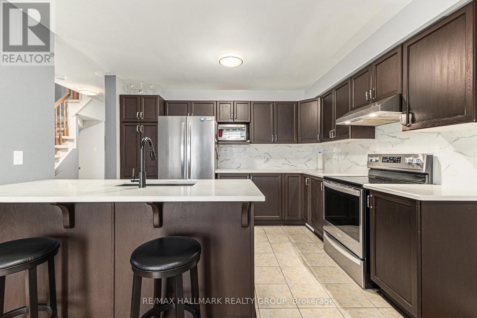 4220 Kelly Farm Drive, Ottawa, Ontario  K1T 0A5 - Photo 8 - X12435738