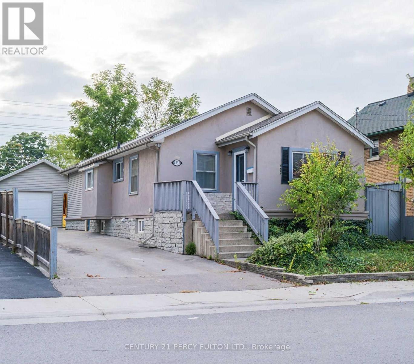4533 Sixth Avenue, Niagara Falls, Ontario  L2E 4T2 - Photo 1 - X12435727