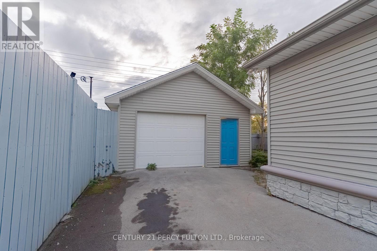 4533 Sixth Avenue, Niagara Falls, Ontario  L2E 4T2 - Photo 5 - X12435727