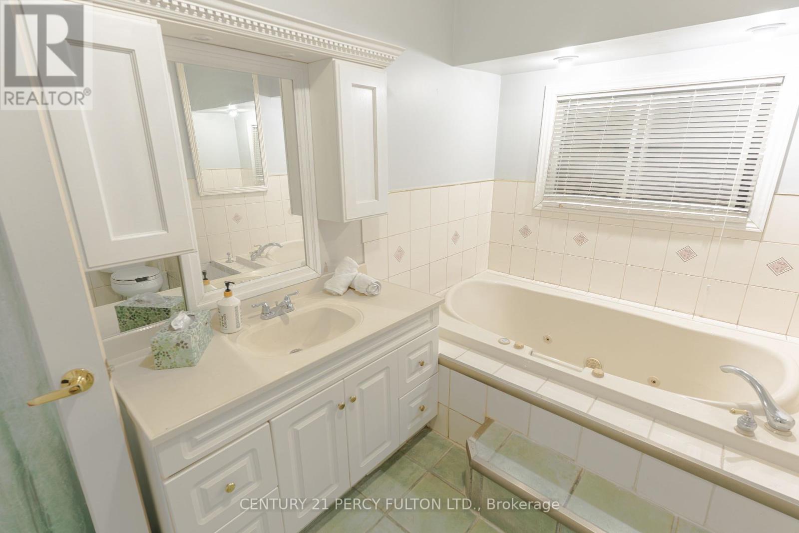 4533 Sixth Avenue, Niagara Falls, Ontario  L2E 4T2 - Photo 9 - X12435727