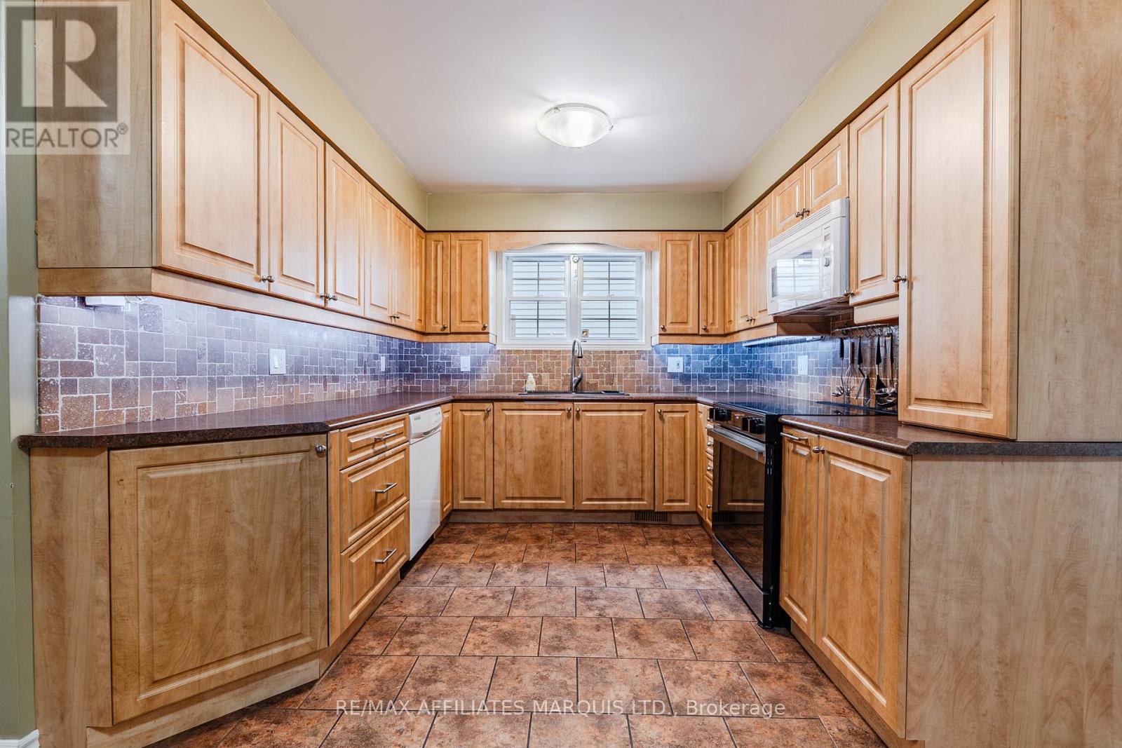 668 Champlain Drive N, Cornwall, Ontario  K6H 6P2 - Photo 9 - X12435731