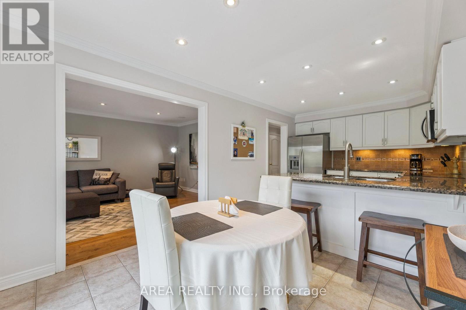 43 Chatterson Street, Whitby, Ontario  L1R 0B3 - Photo 12 - E12435736