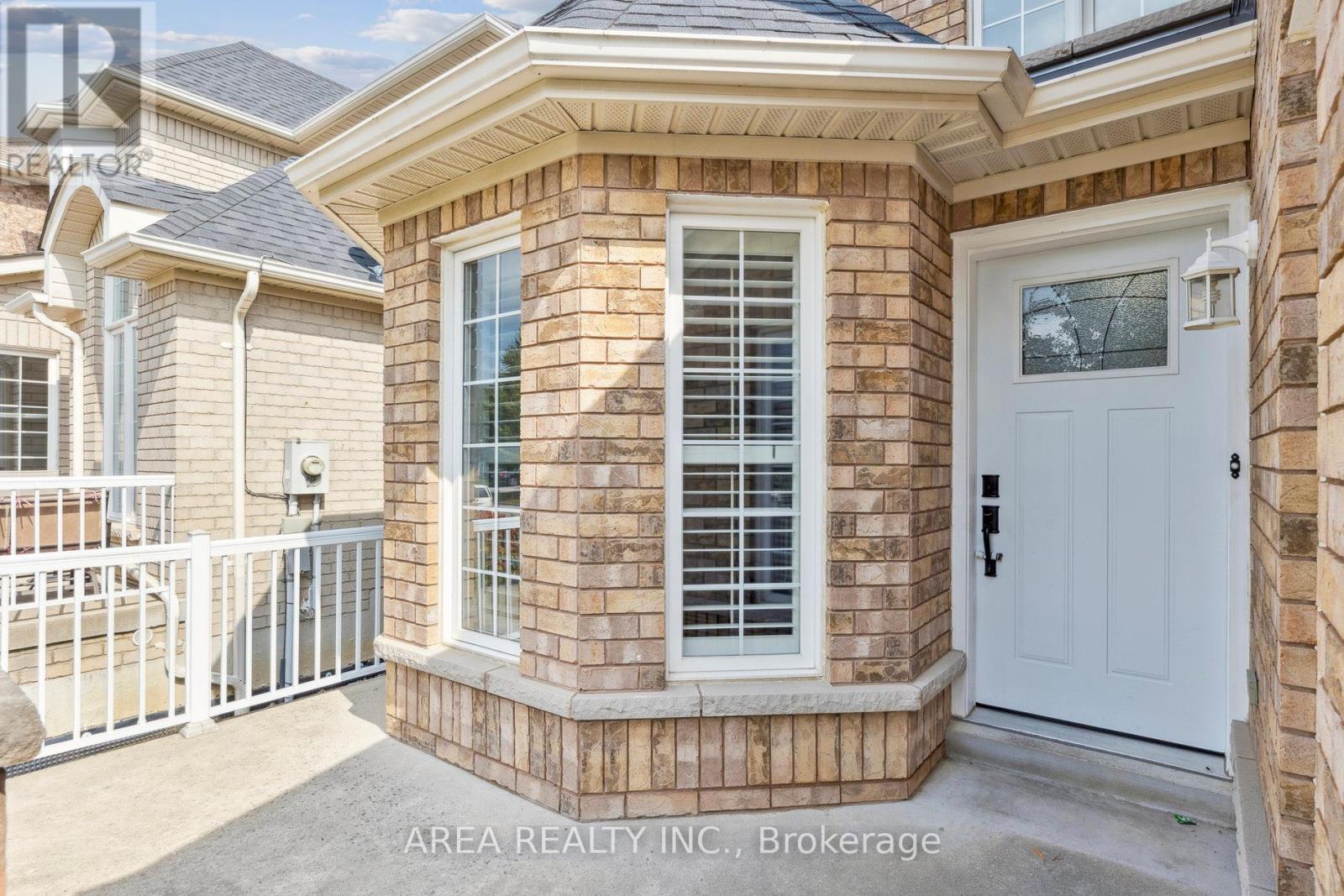 43 Chatterson Street, Whitby, Ontario  L1R 0B3 - Photo 3 - E12435736