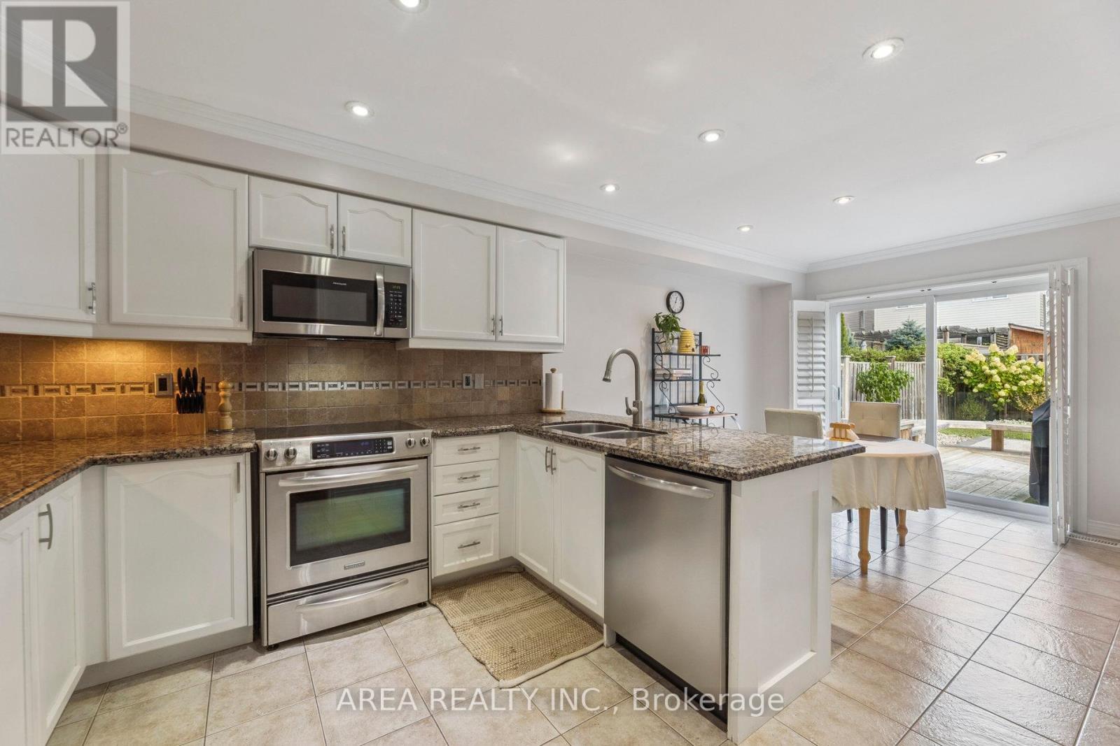 43 Chatterson Street, Whitby, Ontario  L1R 0B3 - Photo 7 - E12435736