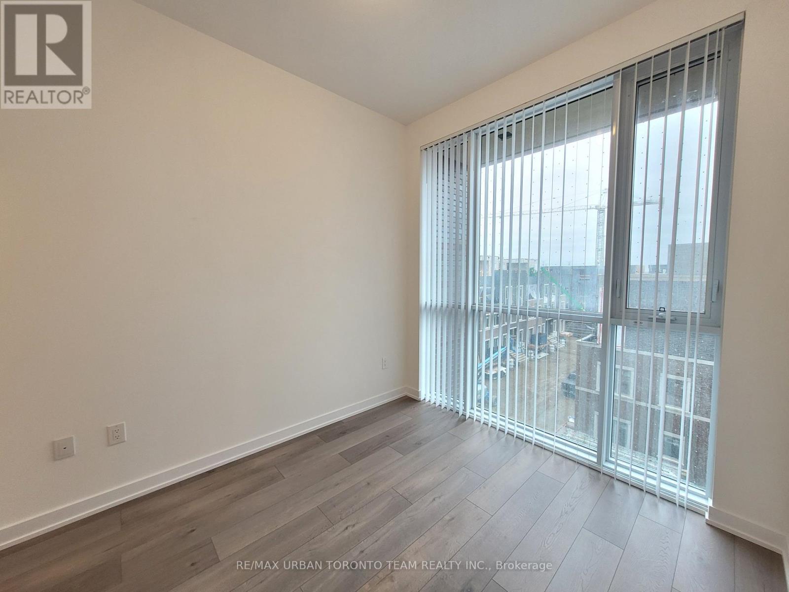 306 - 10 Honeycrisp Crescent, Vaughan, Ontario  L4K 0M7 - Photo 5 - N12435739