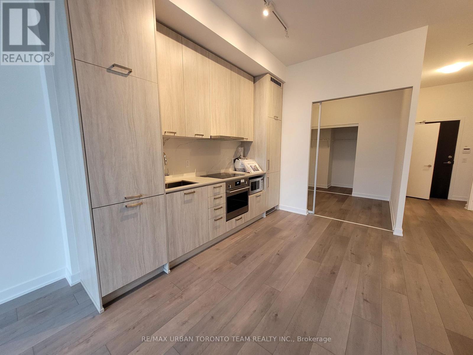 306 - 10 Honeycrisp Crescent, Vaughan, Ontario  L4K 0M7 - Photo 6 - N12435739