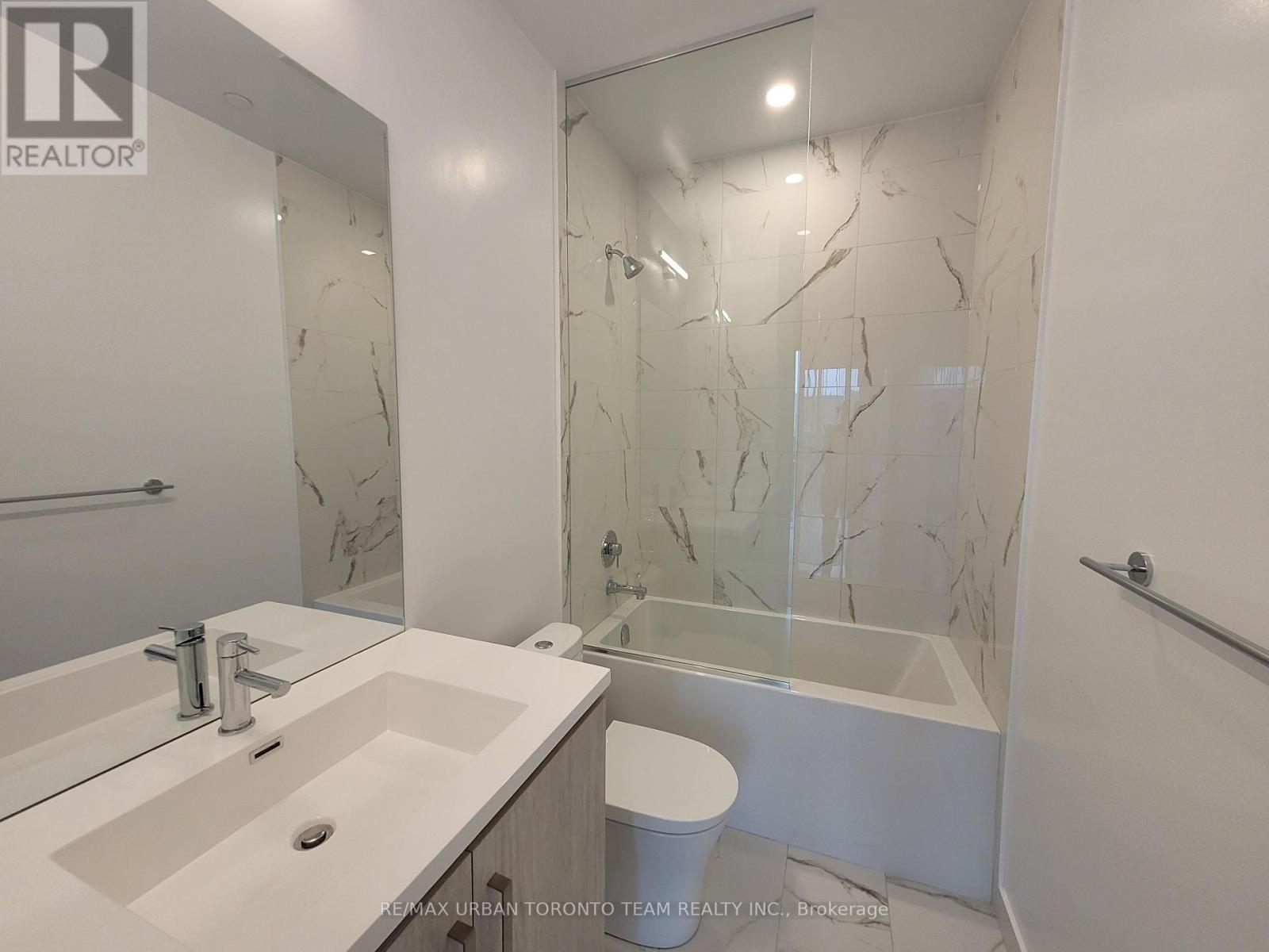306 - 10 Honeycrisp Crescent, Vaughan, Ontario  L4K 0M7 - Photo 7 - N12435739