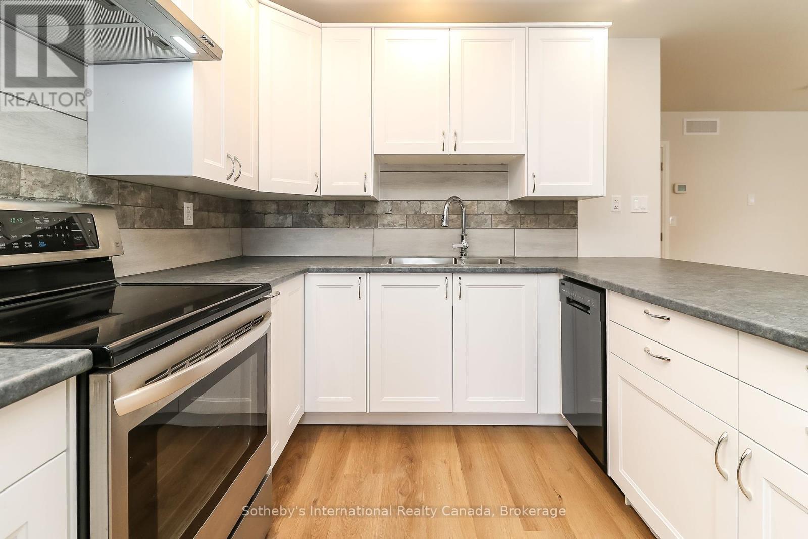 B - 58 Cedar Street, Collingwood, Ontario  L9Y 3A5 - Photo 12 - S12435752