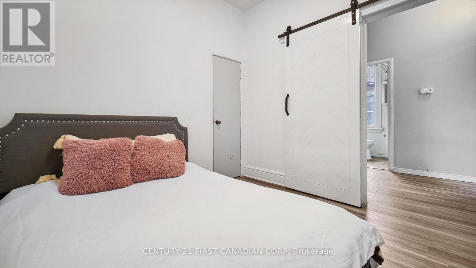 417 Grey Street, London East, Ontario  N6B 1H1 - Photo 12 - X12435747