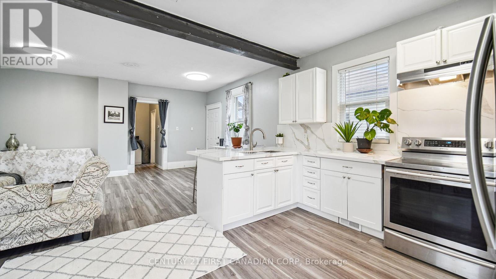 417 Grey Street, London East, Ontario  N6B 1H1 - Photo 6 - X12435747