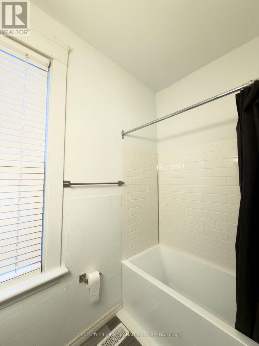 417 Grey Street, London East, Ontario  N6B 1H1 - Photo 8 - X12435747