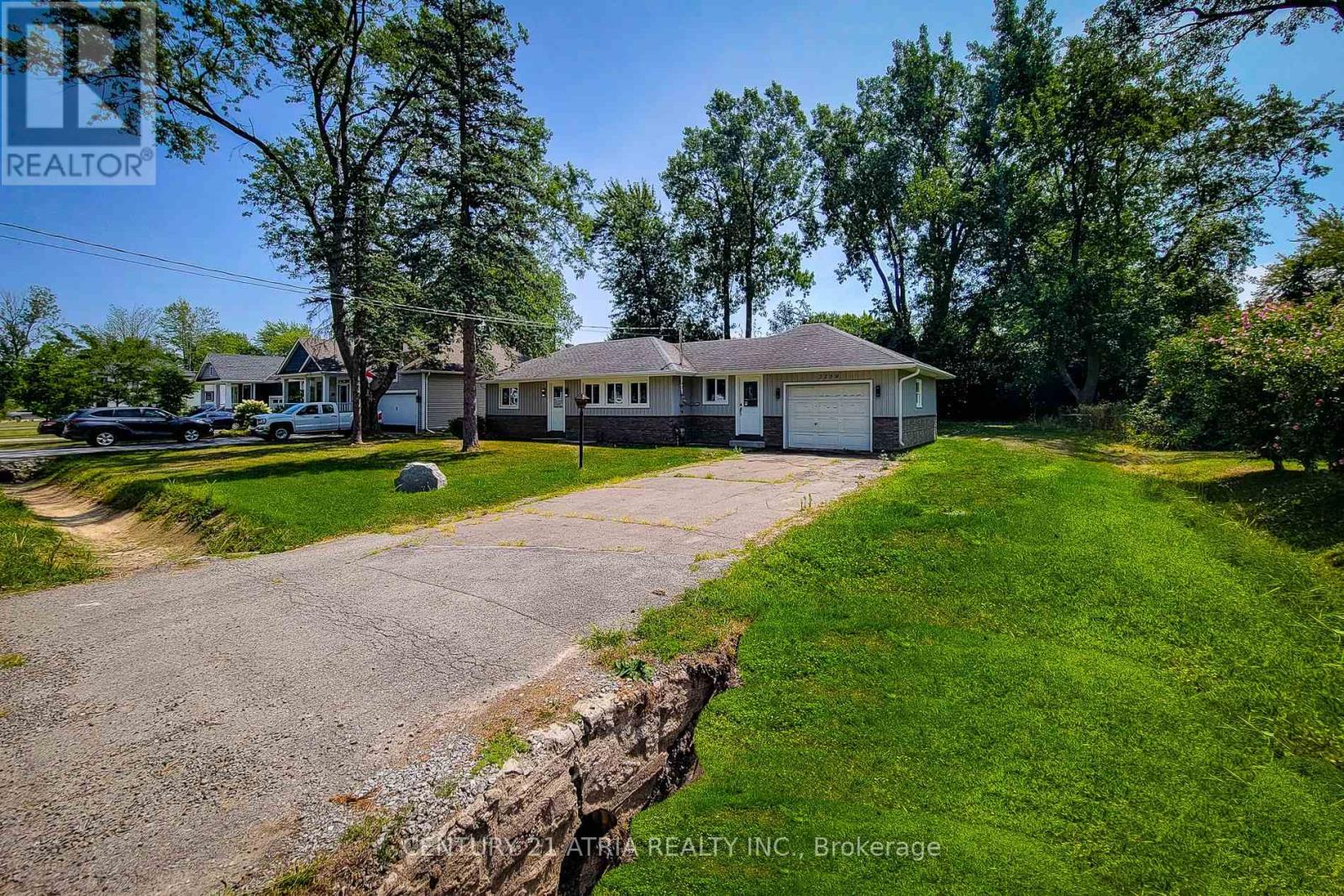 3259 Poplar Avenue, Fort Erie, Ontario  L0S 1S0 - Photo 2 - X12434919