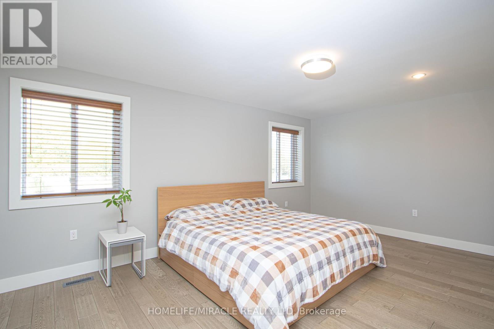 1072 Oakcrossing Road, London North, Ontario  N6H 0A8 - Photo 13 - X12435737