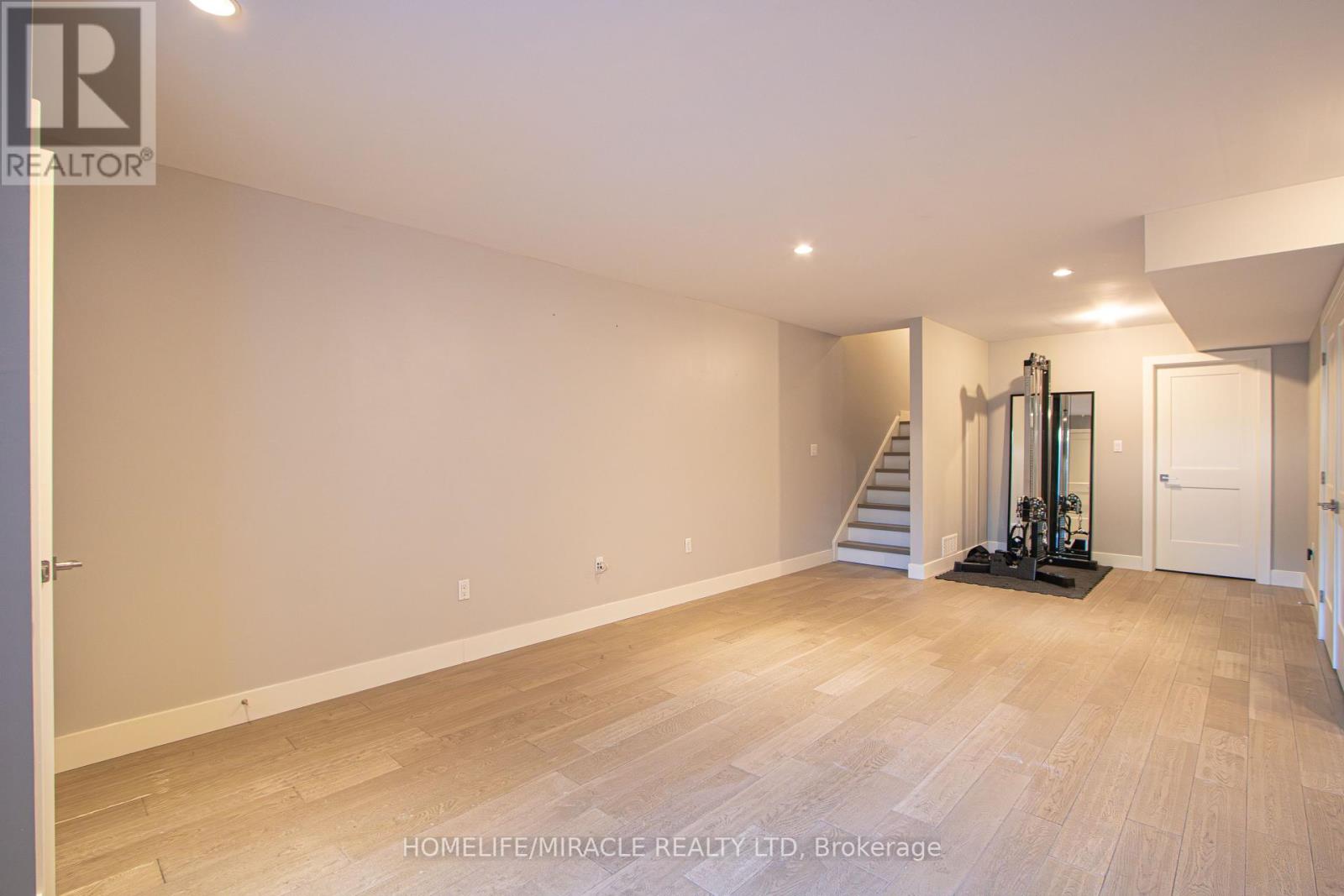 1072 Oakcrossing Road, London North, Ontario  N6H 0A8 - Photo 14 - X12435737