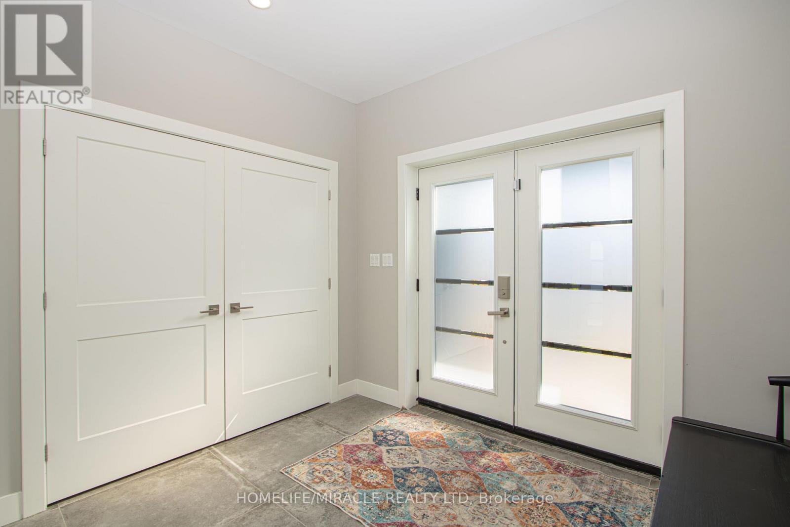 1072 Oakcrossing Road, London North, Ontario  N6H 0A8 - Photo 4 - X12435737