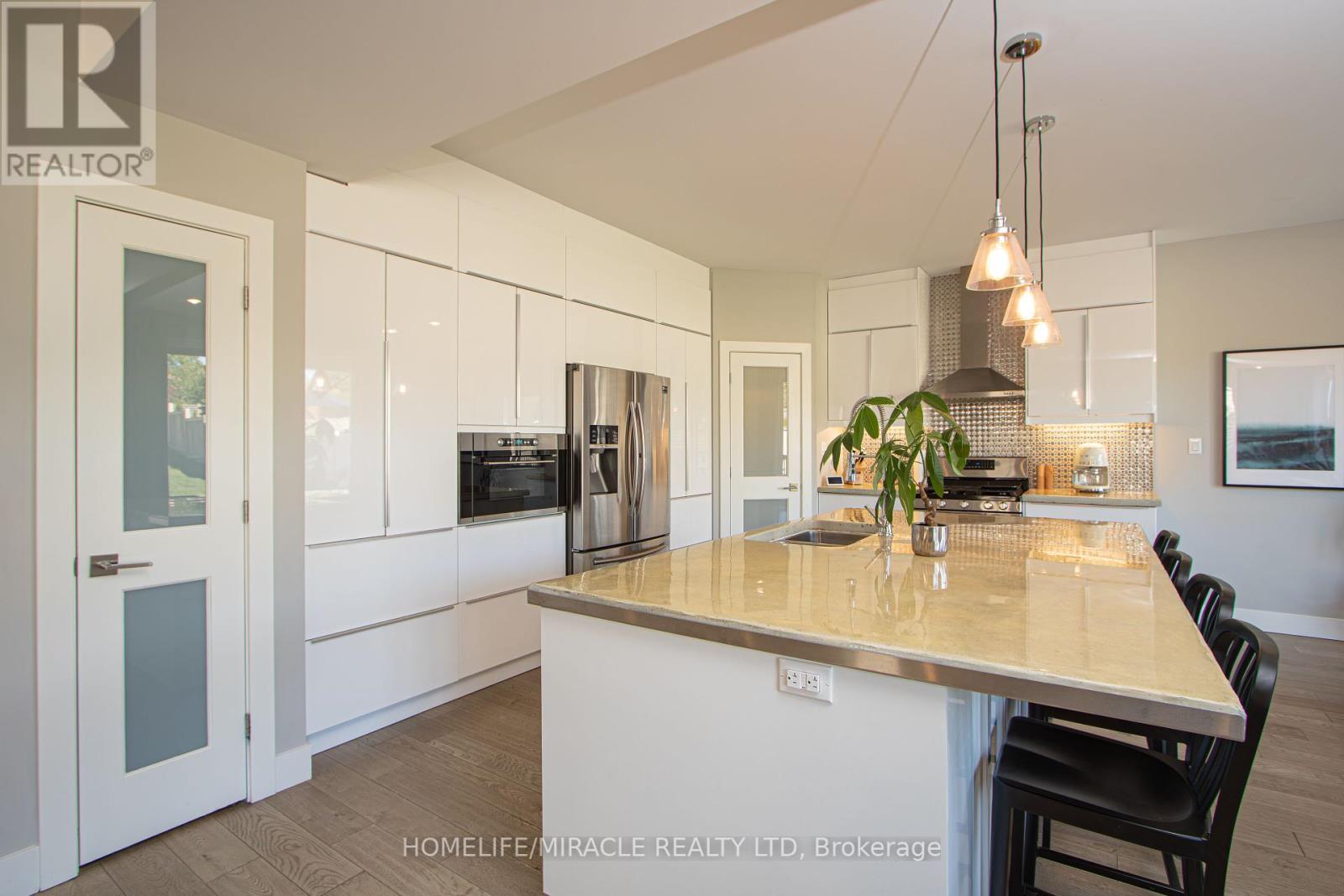 1072 Oakcrossing Road, London North, Ontario  N6H 0A8 - Photo 5 - X12435737