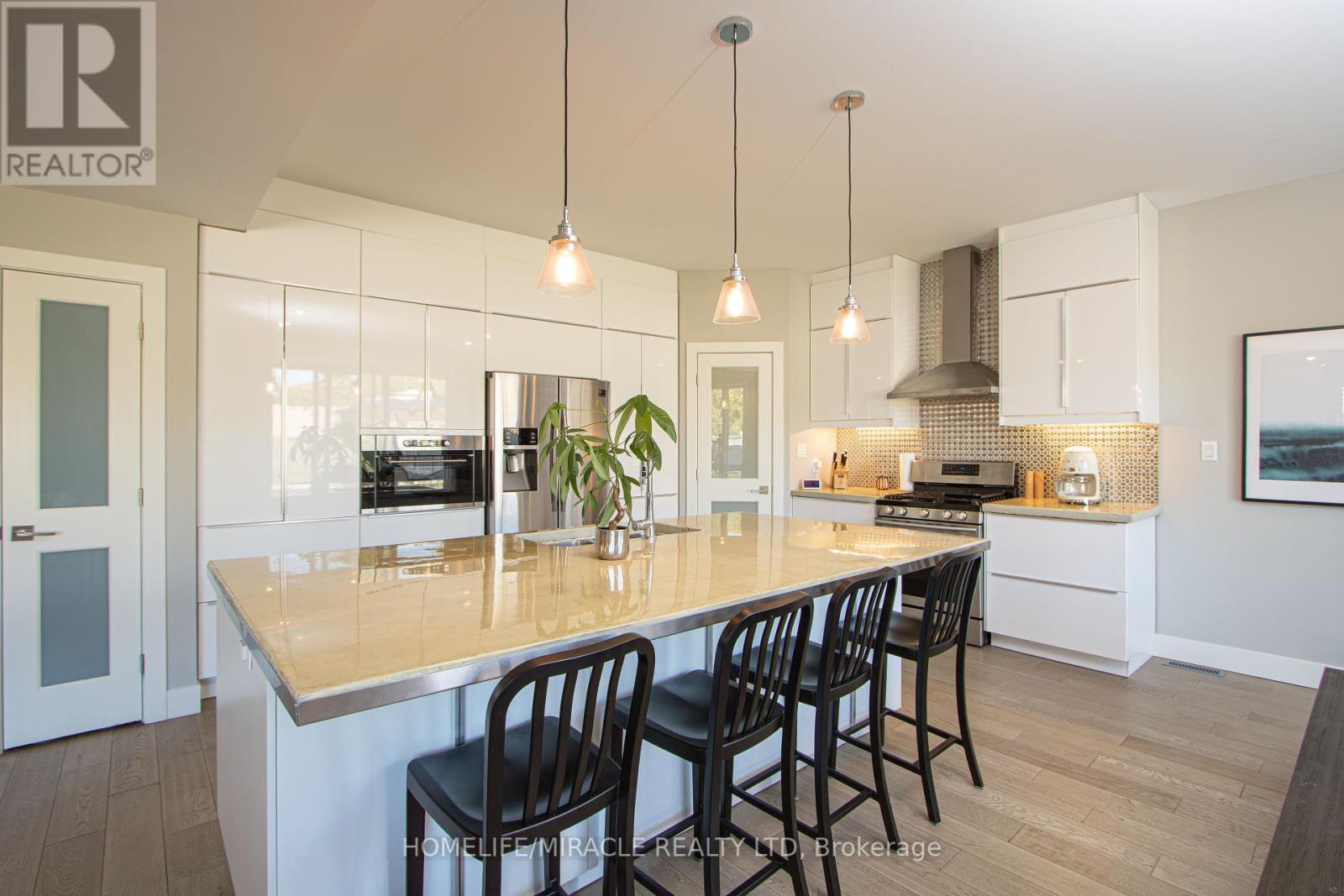 1072 Oakcrossing Road, London North, Ontario  N6H 0A8 - Photo 6 - X12435737
