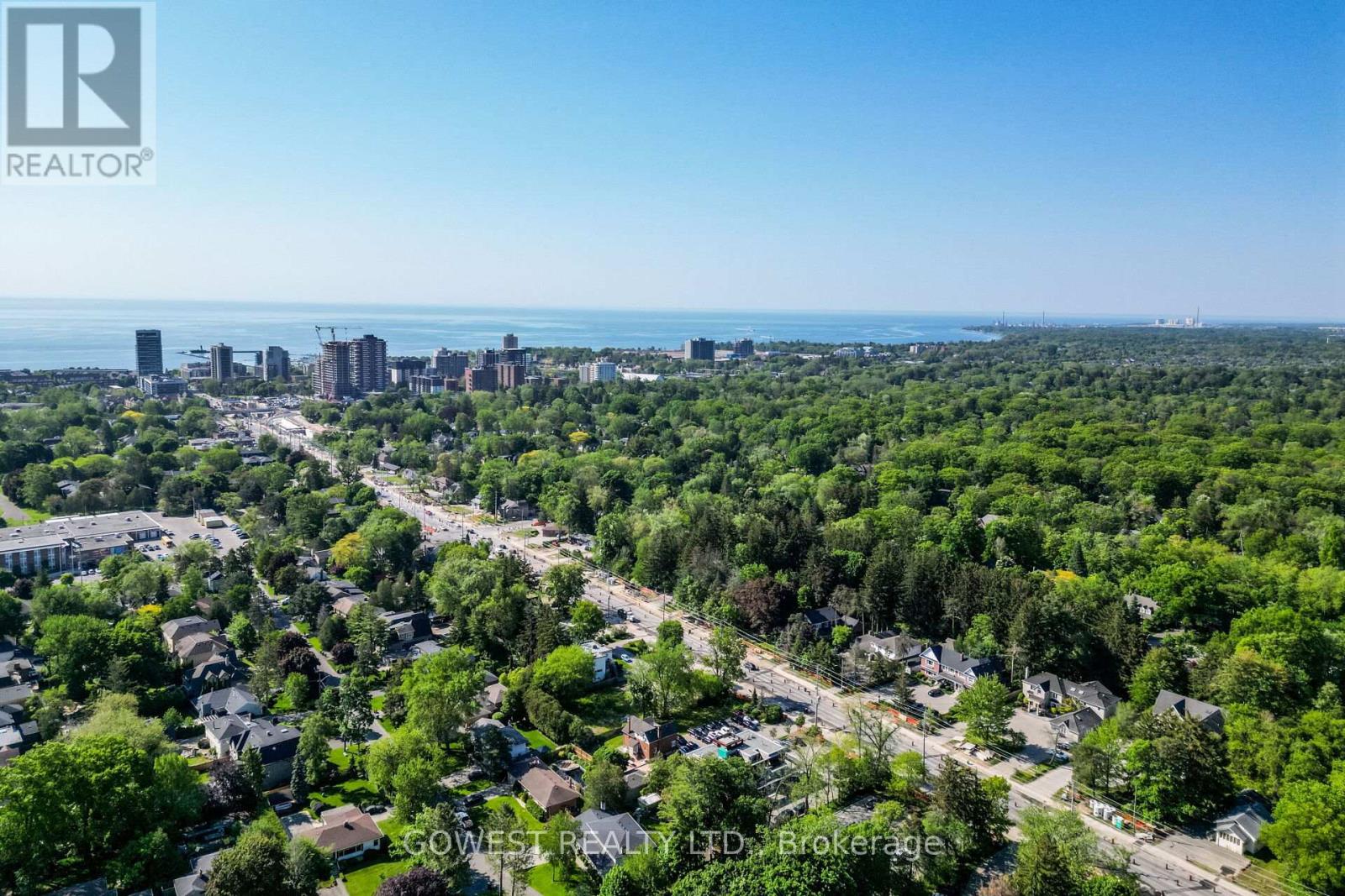 62 Pinewood Trail, Mississauga, Ontario  L5G 2L1 - Photo 11 - W12430186