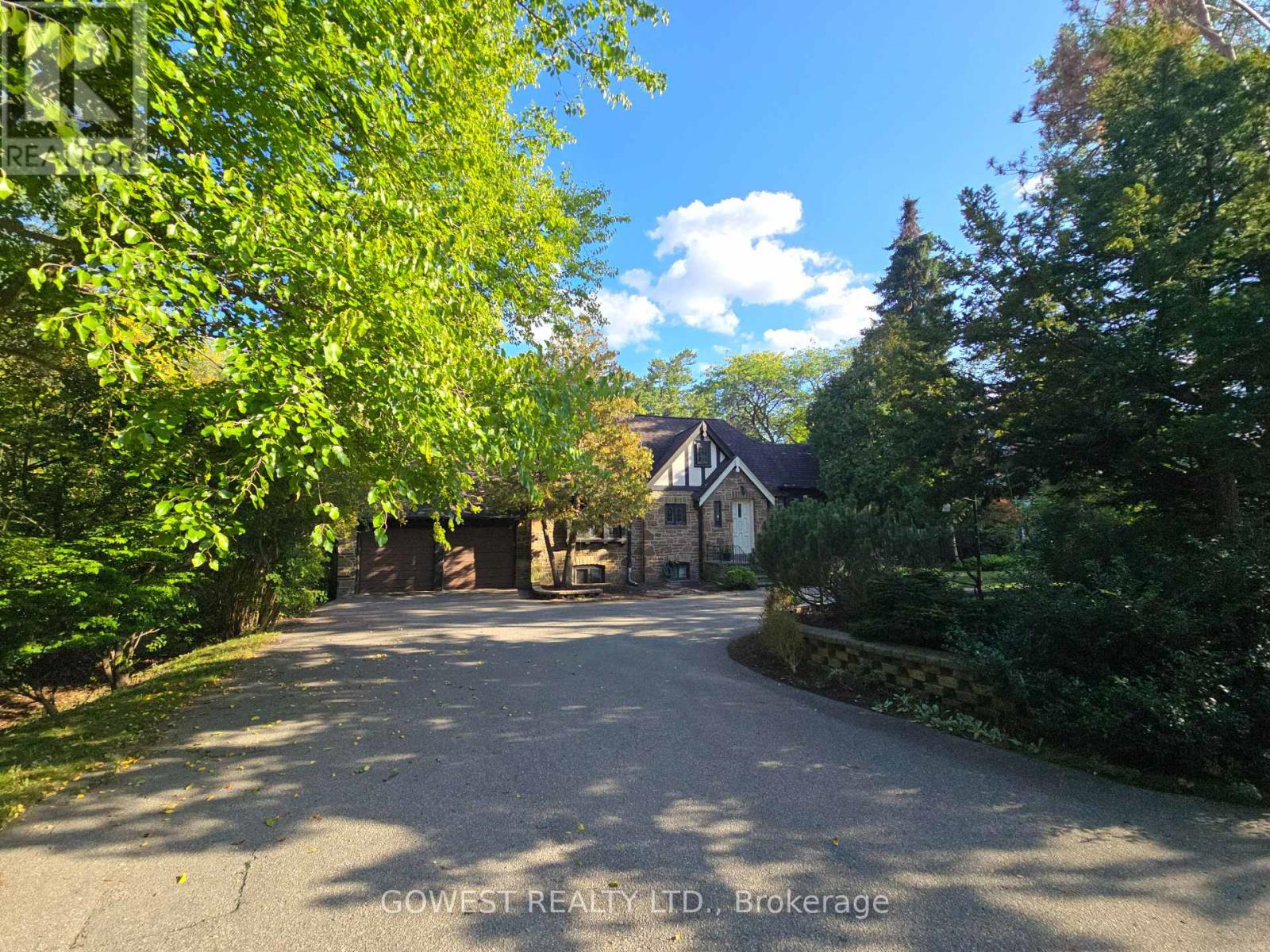 62 Pinewood Trail, Mississauga, Ontario  L5G 2L1 - Photo 3 - W12430186