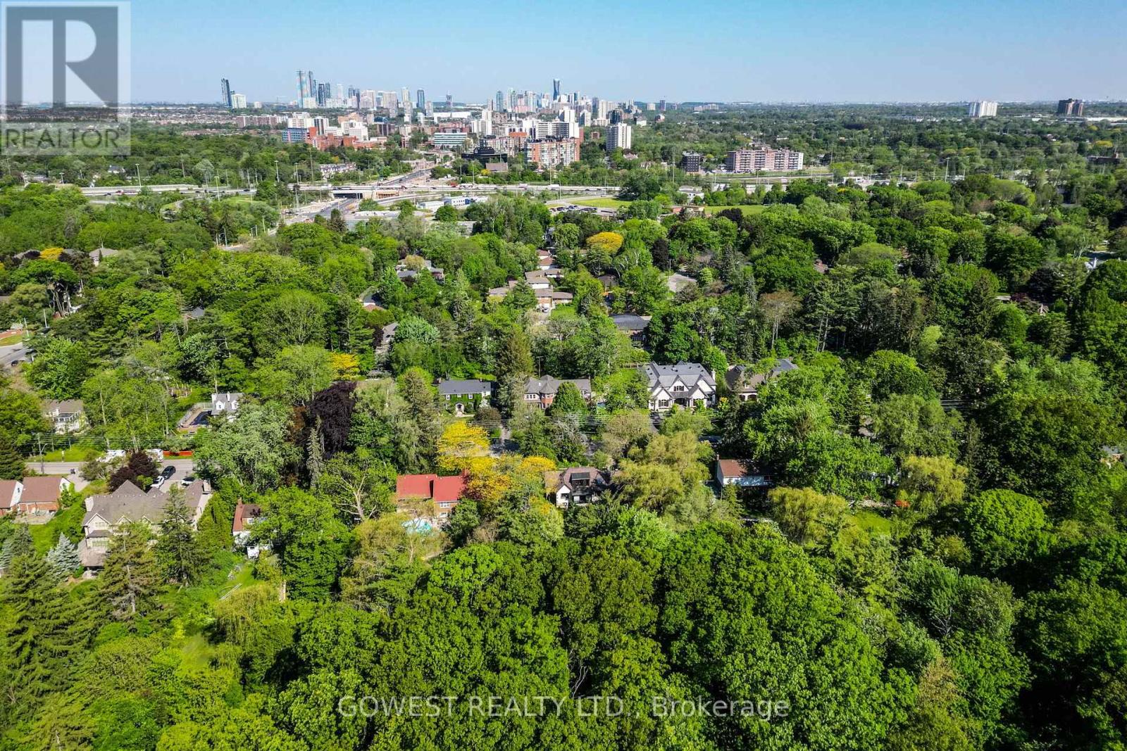 62 Pinewood Trail, Mississauga, Ontario  L5G 2L1 - Photo 9 - W12430186