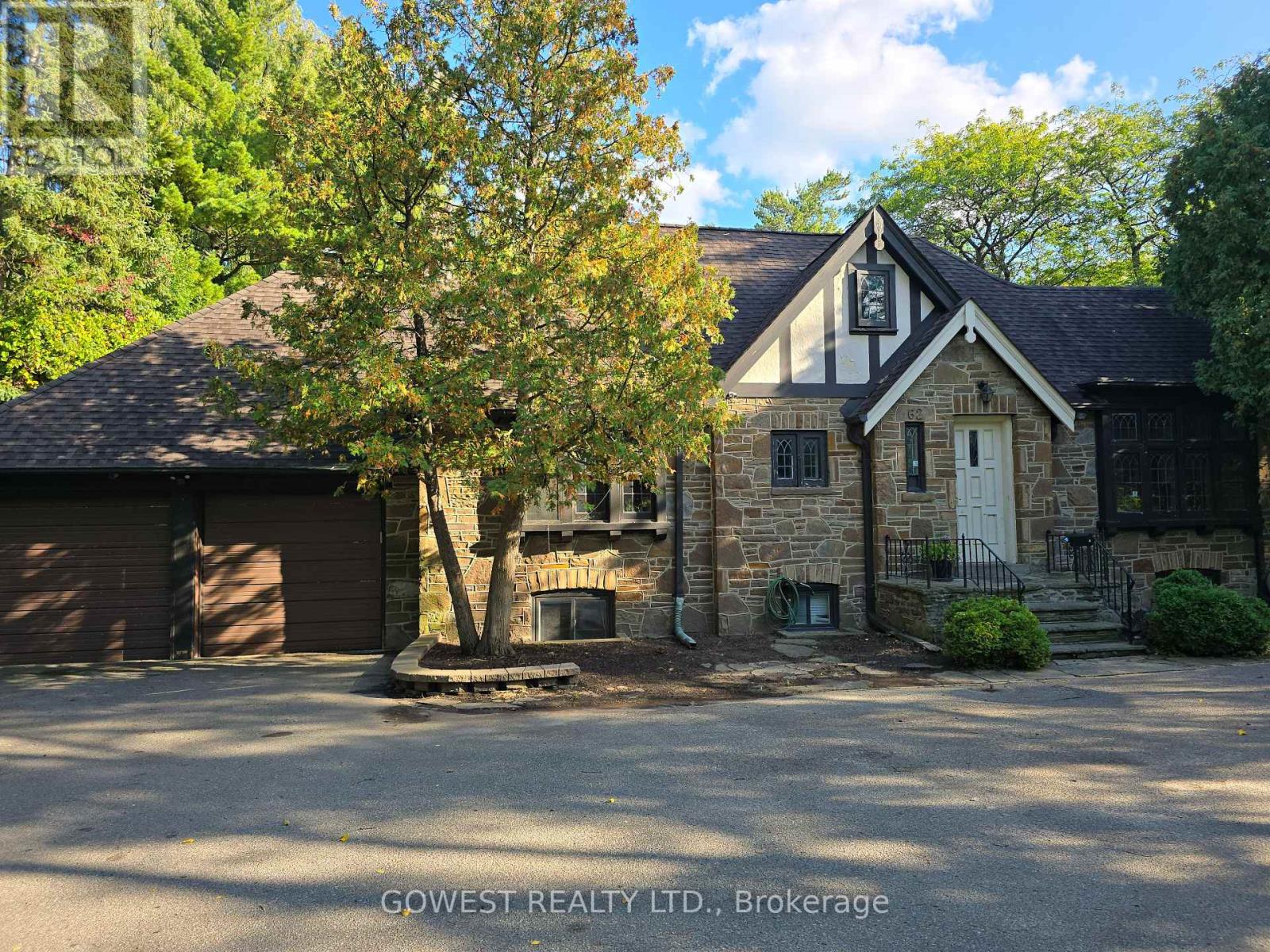 62 Pinewood Trail, Mississauga, Ontario  L5G 2L1 - Photo 4 - W12430186