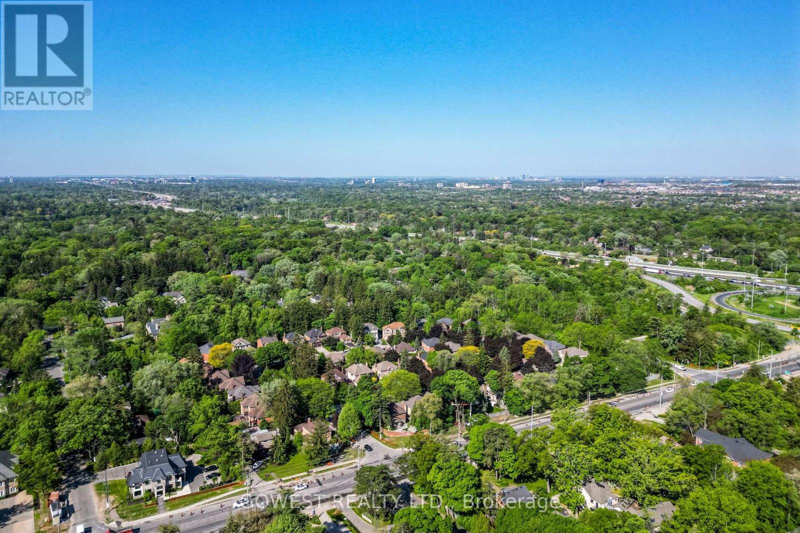 62 Pinewood Trail, Mississauga, Ontario  L5G 2L1 - Photo 6 - W12430186