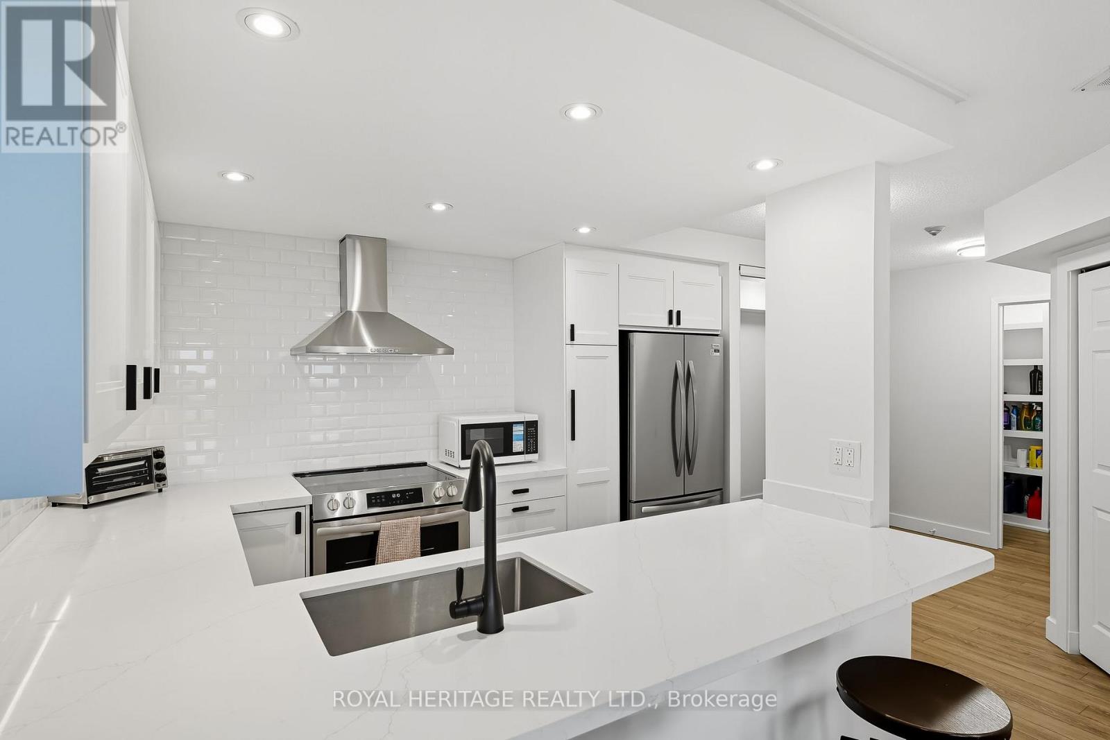 1208 - 5 Concorde Place, Toronto, Ontario  M3C 3M8 - Photo 10 - C12426647