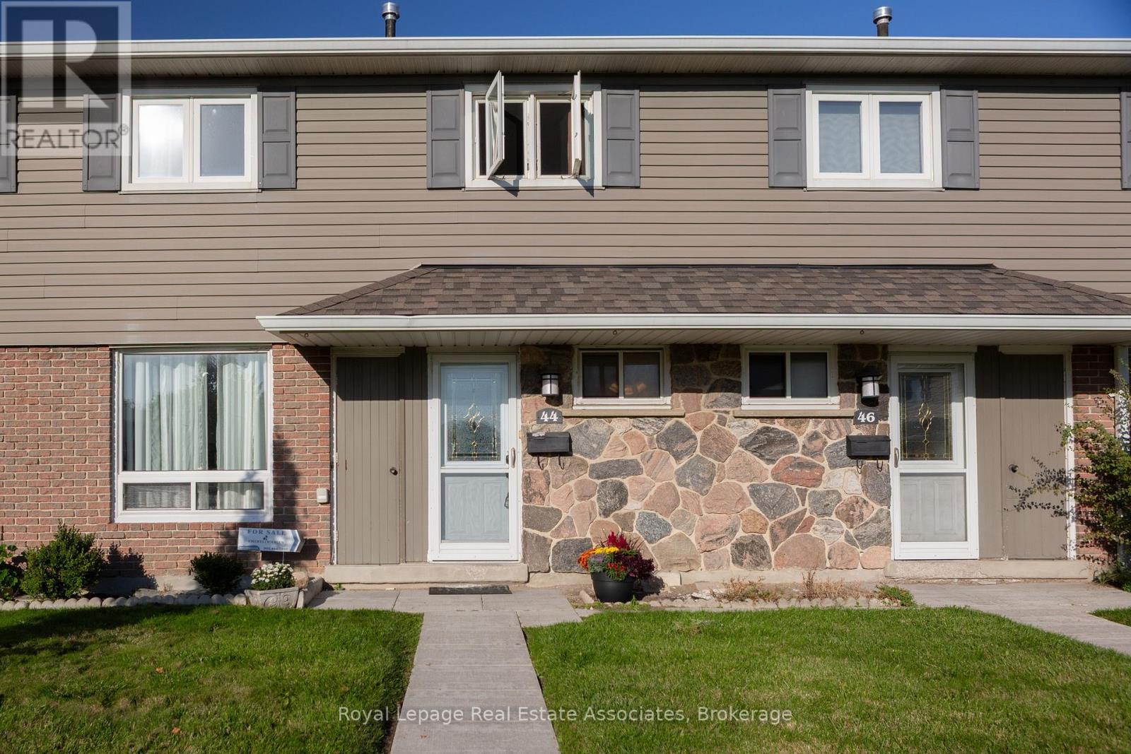 44 VILLAGE COURT, Brampton, Ontario