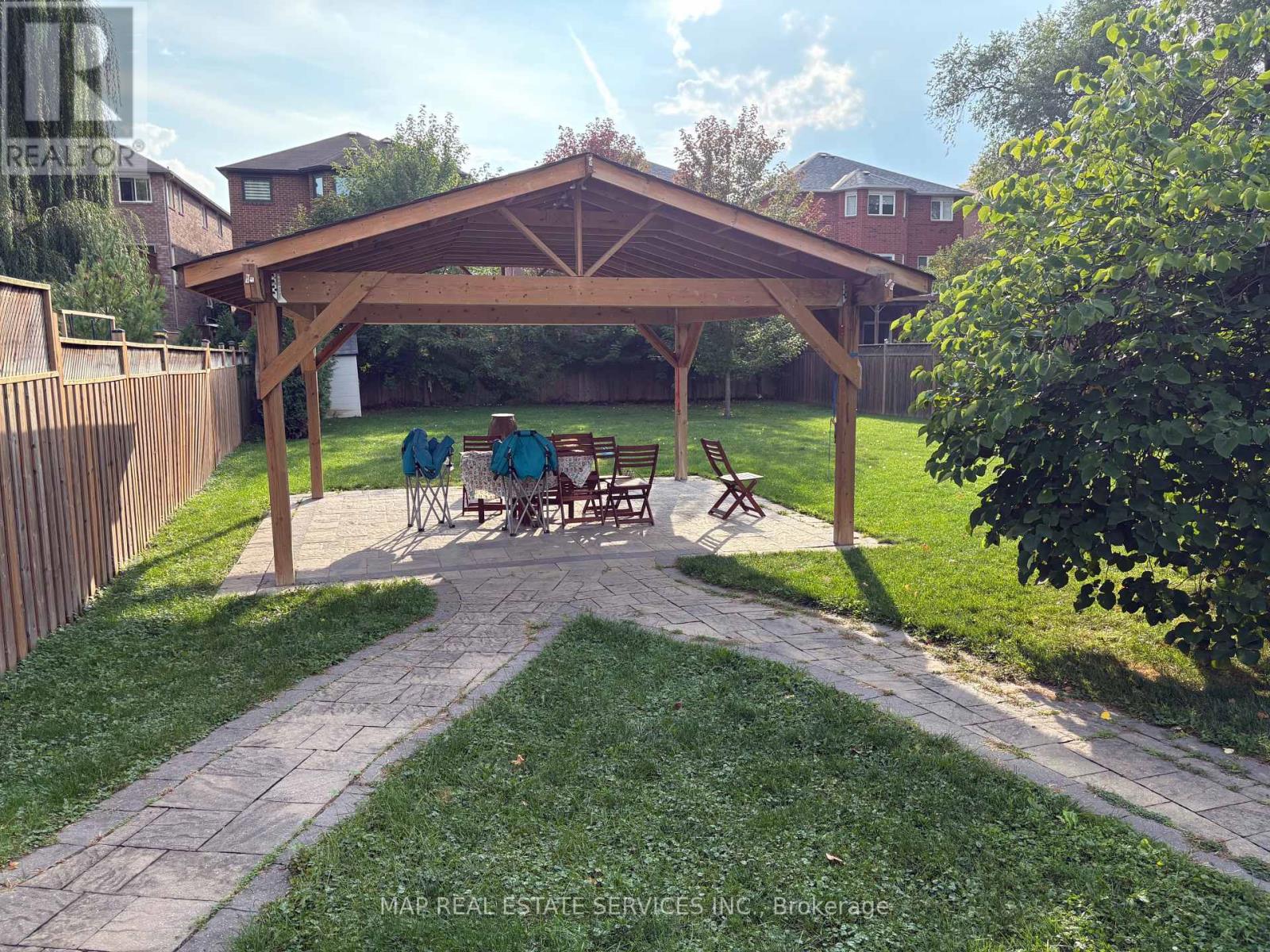 260 Hillside Drive, Mississauga, Ontario  L5M 1G5 - Photo 16 - W12425212